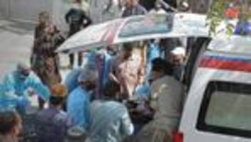 pakistan: zahlreiche menschen sterben bei selbstmordanschlag nahe moschee