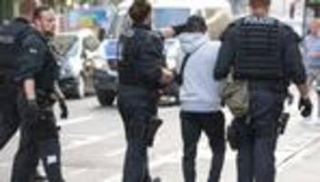 rhein-main: polizeikontrolle im bahnhofsviertel: acht festnahmen