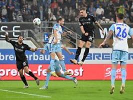 HSV plötzlich Tabellenführer: Chaos-Klub Schalke 04 stürzt in Paderborn immer tiefer