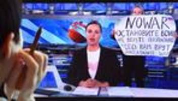 Krieg gegen die Ukraine: Russische Journalistin wegen Kriegsprotest zu Haftstrafe verurteilt