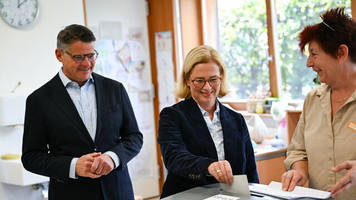landtagswahl in hessen: spitzenkandidaten halten mögliche koalitionsoptionen offen