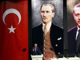 das politische buch: türkisches tauziehen