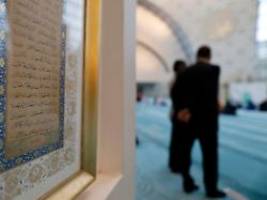 islamverbände: beten für frieden: berliner imame verurteilen gewalt der hamas