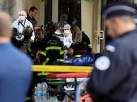 Frankreich: Lehrer stirbt nach Messerattacke an Schule