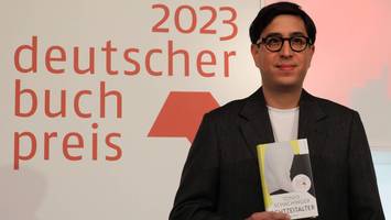 „echtzeitalter“ - deutscher buchpreis 2023 geht an wiener schriftsteller tonio schachinger