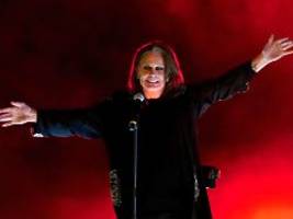 War sowieso nass: Ozzy Osbourne pinkelte sich auf Bühne ein