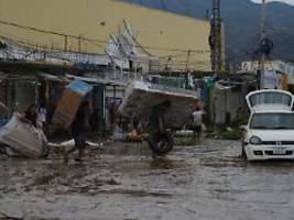 27 tote in mexiko: hurrikan verwüstet badeort acapulco