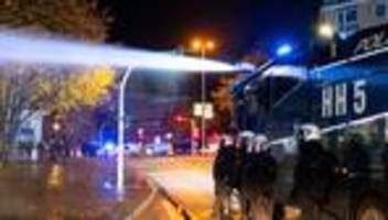 polizei: krawalle an halloween: 33 strafverfahren eingeleitet