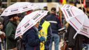 impfpolitik: hunderte teilnehmer bei demonstration: «kieler gelbwesten»