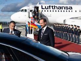 Panzer, Gas, Literatur: Besuch von Kronprinz Haakon ist keine Vergnügungsreise