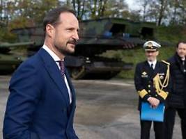 Panzer zur Verteidigung: Kronprinz Haakon besucht Rüstungskonzern