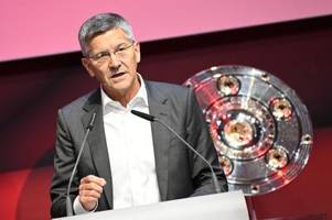 Knapp 900 Millionen Euro Umsatz und eine Kampfansage: Die JHV des FC Bayern im Livebericht