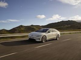VW ID.7: Erster Test: VW fordert Tesla heraus