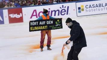 Weltcup-Slalom in Gurgl - Ski-Weltmeister beschmeißt Klimaaktivist mit Schneebällen – „Verdammte Idioten!“