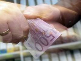 Frage aus dem Arbeitsrecht: Bis wann muss der Arbeitgeber das Gehalt zahlen?