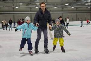 Eiszeit in Haunstetten: Für die Familie Braun ist Eislaufen ein großer Spaß