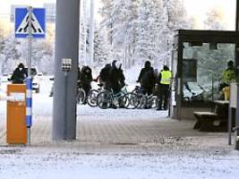 Schleust Moskau Migranten in EU?: Finnland lässt nur einen Grenzposten offen
