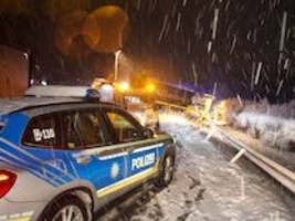 Wetter in Bayern: Mehrere Unfälle nach Wintereinbruch - neuer Schnee erwartet