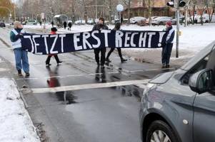 Klimaaktivisten von Straße gezogen - Fahrer verurteilt