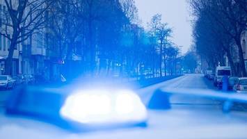 Streit über Drogengeschäft: Mann sticht auf 24-Jährigen ein