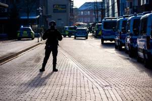Polizei beendet Großeinsatz in Jobcenter - Spielzeugwaffe