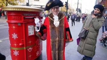 „Singende“ Briefkästen stimmen Briten auf Weihnachten ein