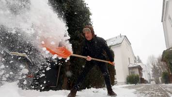 Tipps gegen Schmerzen - So geht das Schneeschippen nicht auf den Rücken