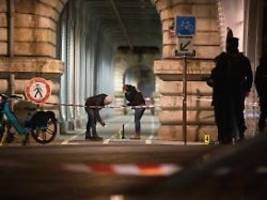 Drei Unterstützer verhaftet: Pariser Messer-Attentäter bekennt sich zu IS