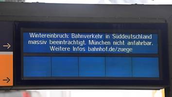 Wintereinbruch in Süddeutschland - Strecken teils bis Montag gesperrt: Was Reisende und Pendler zum Bahnchaos wissen müssen