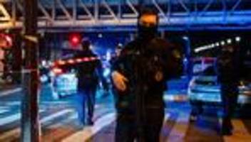 islamistischer anschlag: frankreichs regierung verteidigt polizei nach terroranschlag von paris