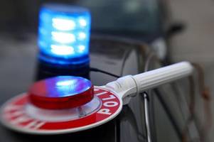 24-Jährige randaliert in Schnellrestaurant und geht auf Polizisten los