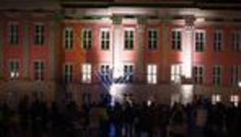 lichterfest: landtagspräsidentin entzündet licht des chanukka-leuchters