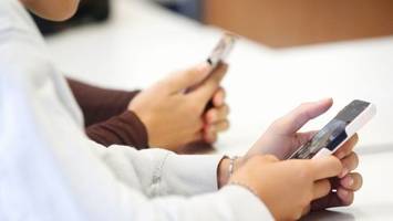 Smartphone: Krankenkasse warnt vor Sprachstörung bei Kindern