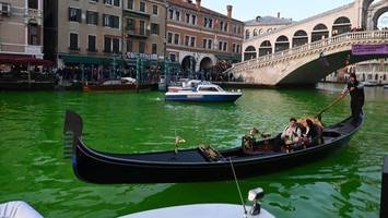 canal grande grün gefärbt – klimaaktivisten schocken italien
