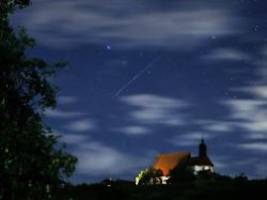 freier blick in den himmel?: kosmische staubwolke führt zu reichlich sternschnuppen