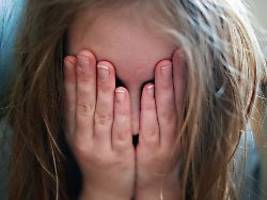 wissen und strukturen fehlen: jugendämter versagen oft bei sexuellem missbrauch