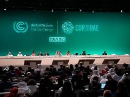 einigung in dubai: un-klimakonferenz ruft zur abkehr von fossilen energien auf