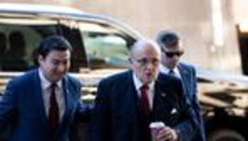 ex-anwalt von donald trump: rudy giuliani muss 148 millionen dollar wegen verleumdung zahlen