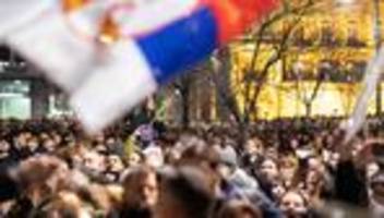 serbien: opposition protestiert wegen mutmaßlichen wahlbetrugs