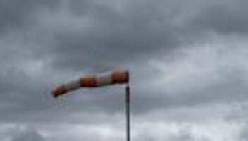 deutscher wetterdienst: unwetterwarnung vor sturm- und orkanböen in bayern
