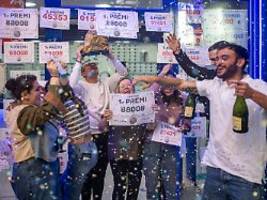 mega-event weihnachtslotterie: spanier feiern 185 el gordo-gewinner mit goldrichtigem gespür