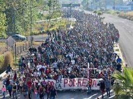 exodus der armen in mexiko: tausende migranten ziehen als karawane richtung usa