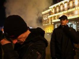 wahlbetrugs-vorwürfe in serbien: demonstranten blockieren straße zu ministerium in belgrad