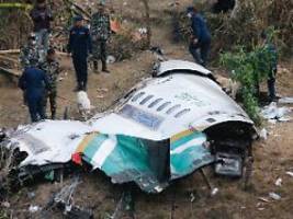 72 menschen starben in nepal: pilot löste wohl verheerenden flugzeugabsturz aus