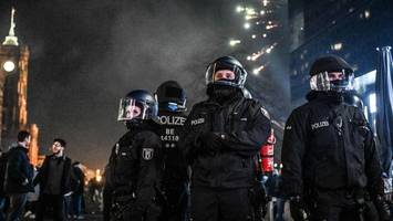 trotz molotowcocktails: polizei zieht positive bilanz