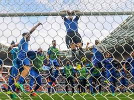Die Tore einfach größer machen?: Buffon schlägt kleine Fußball-Revolution vor