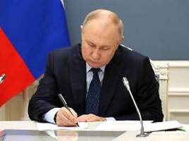 Was hat er zu verbergen?: Putin unterzeichnet Dekrete am Fließband - doch die Hälfte ist geheim