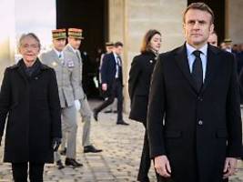 Elisabeth Borne gibt Amt auf: Frankreichs Regierung tritt zurück