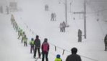 freizeit: 60 lifte laufen im sauerland: skispaß auch bei flutlicht