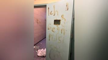 Polizei teilt Ekel-Fotos aus Zelle: Wände mit Kot beschmiert